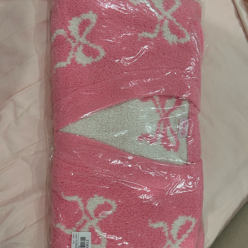 Brand New Pink Lily Pink and White Bow Robe